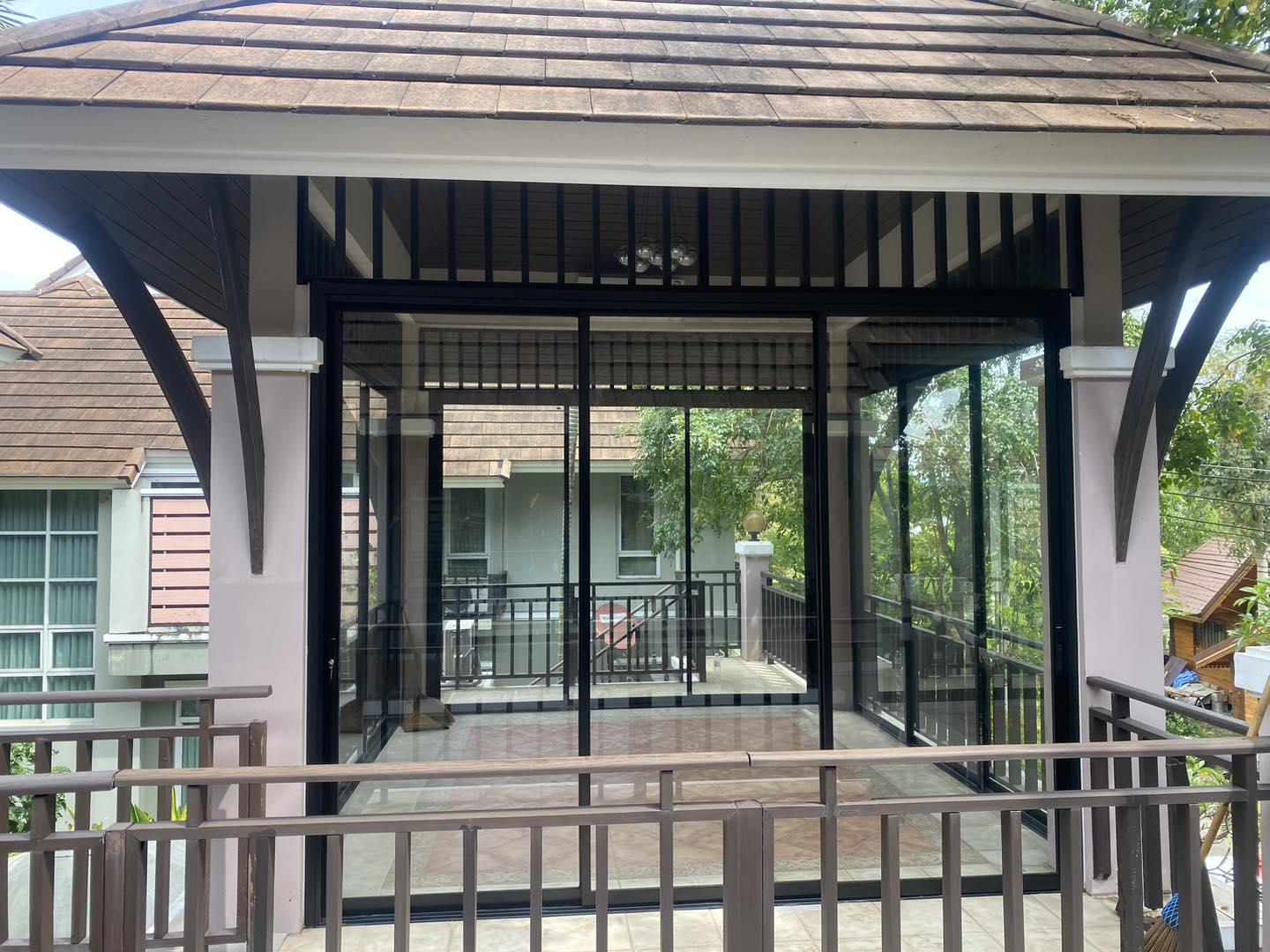 กระจกอลูมิเนียมชลบุรี บริการดี โทร 0874845973